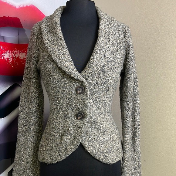 Cabi Two button sweater size medium - Picture 9 of 9